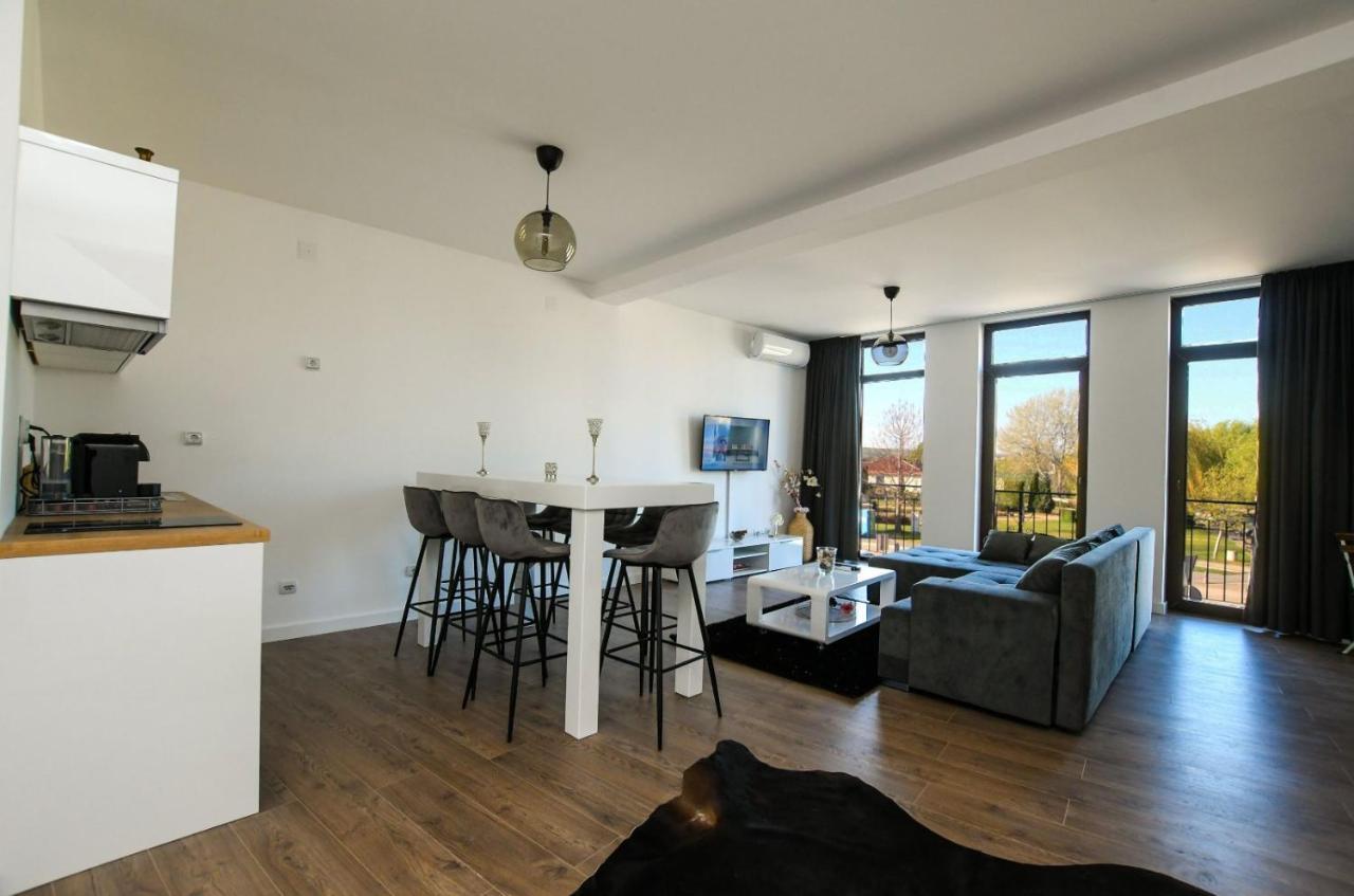 Central Apartments Kladovo Eksteriør bilde